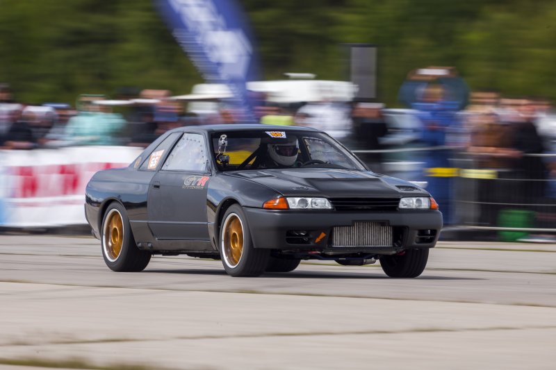 http://www.onemile.ee/fotod/Aleksandr_Ljahh_Nissan_Skyline_Gtr_346km.jpg